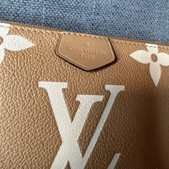 Louis Vuitton pochette accessoires bicolor arizona beige - Picture 8 of 8